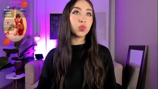 Image 3 of cloe_martinez_ Stream on Chaturbate on 1 month ago