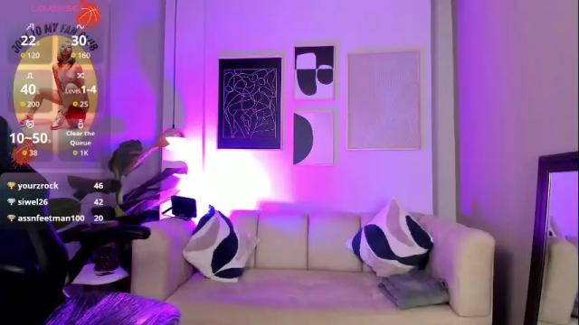 Image 4 of cloe_martinez_ Stream on Chaturbate on 1 month ago