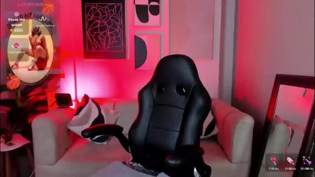 Image 8 of cloe_martinez_ Stream on Chaturbate on 1 month ago