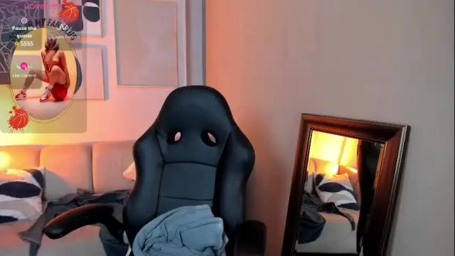 Image 7 of cloe_martinez_ Stream on Chaturbate on 26 days ago