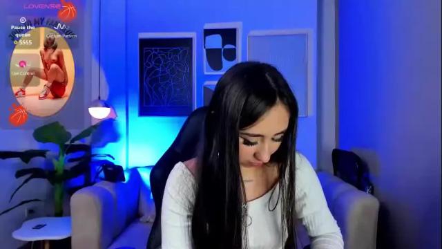 Image 8 of cloe_martinez_ Stream on Chaturbate on 23 days ago