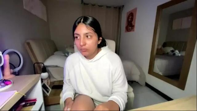 Image 10 of cloe_small08 Stream on Chaturbate on 7 days ago
