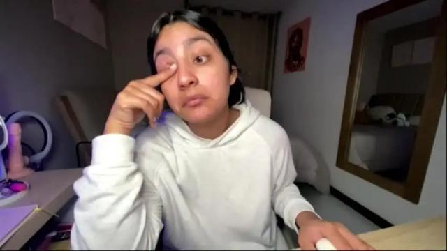 Image 2 of cloe_small08 Stream on Chaturbate on 7 days ago