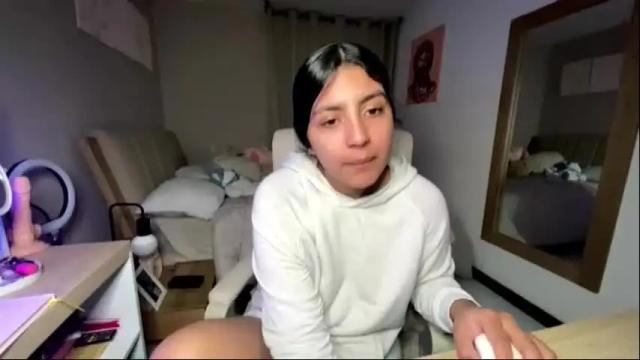 Image 3 of cloe_small08 Stream on Chaturbate on 7 days ago