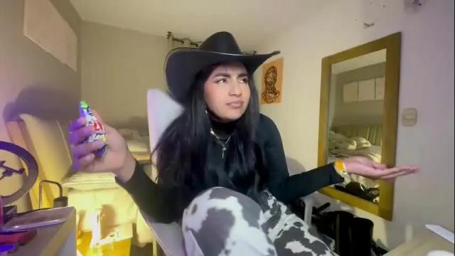 Image 3 of cloe_small08 Stream on Chaturbate on 3 days ago
