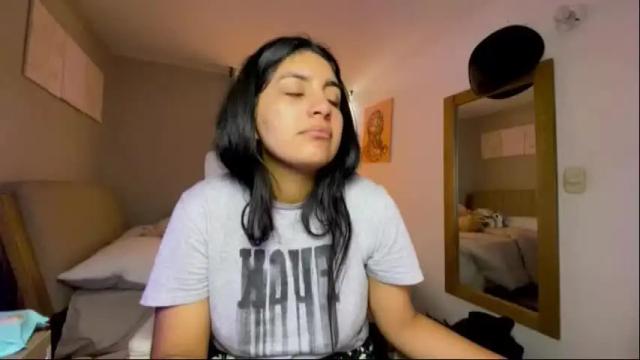 Image 4 of cloe_small08 Stream on Chaturbate on 1 day ago