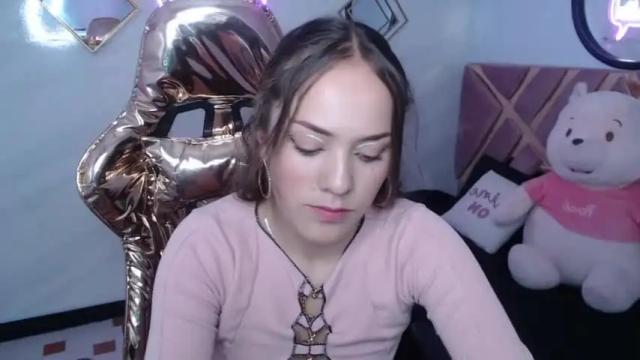 Image 2 of cloe_smit_v Stream on Chaturbate on 13 months ago