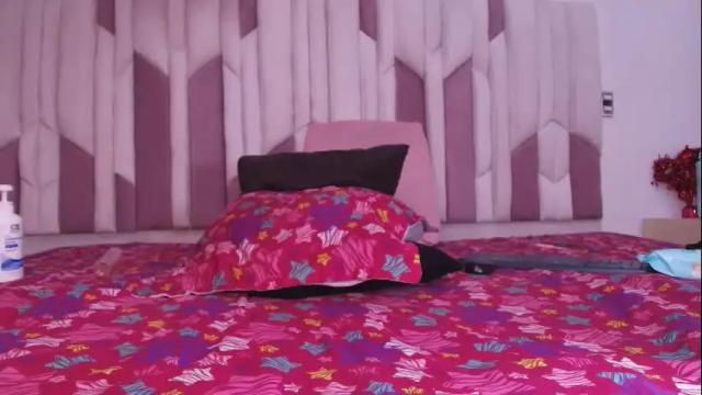 Image 3 of cloe_stanfort Stream on Chaturbate on 1 month ago