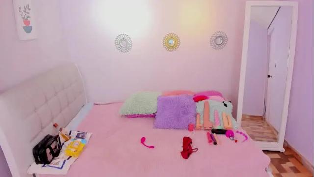 Image 3 of cloee_love Stream on Chaturbate on 24 days ago
