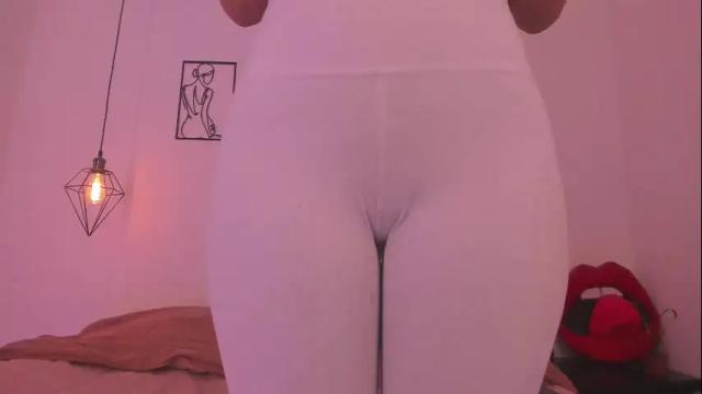 Image 4 of cloehonney Stream on Chaturbate on 2 months ago