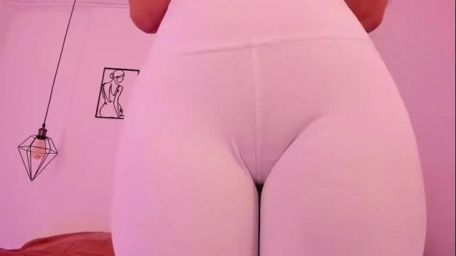 Image 7 of cloehonney Stream on Chaturbate on 2 months ago