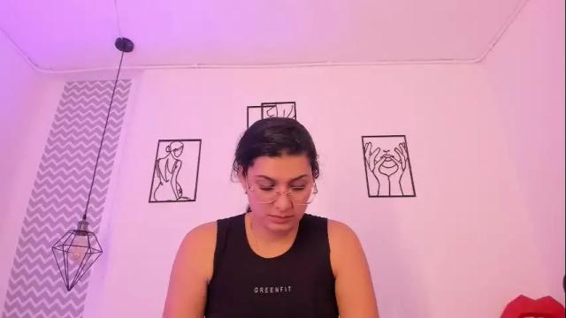 Image 2 of cloehonney Stream on Chaturbate on 1 month ago