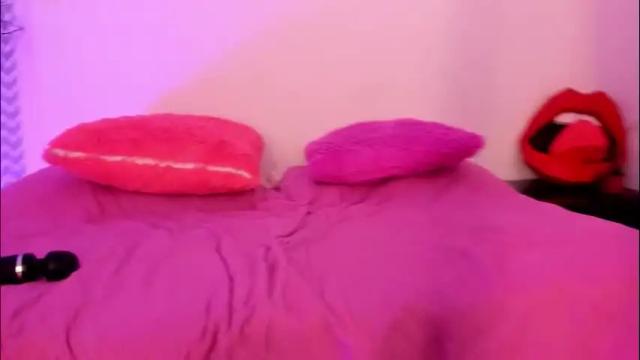 Image 12 of cloehonney Stream on Chaturbate on 2 months ago