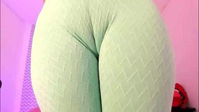 Image 4 of cloehonney Stream on Chaturbate on 2 months ago