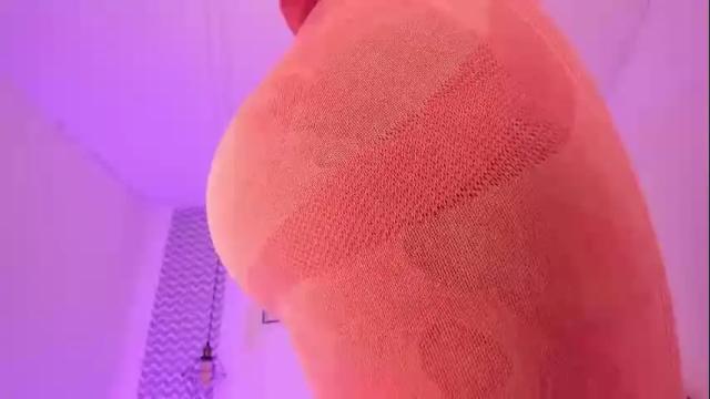 Image 12 of cloehonney Stream on Chaturbate on 2 months ago