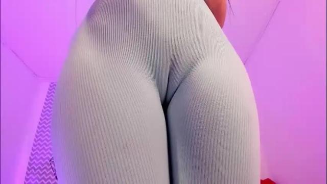 Image 3 of cloehonney Stream on Chaturbate on 1 month ago