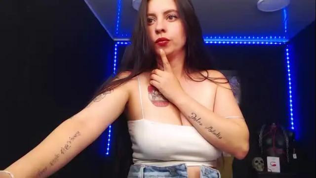 Image 2 of cloehot20 Stream on Chaturbate on 1 month ago