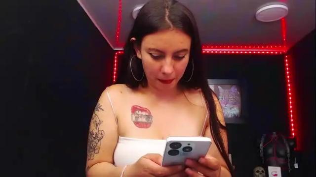 Image 8 of cloehot20 Stream on Chaturbate on 1 month ago