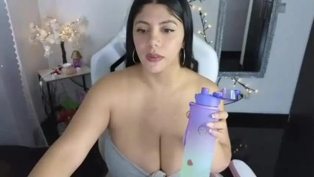 Image 3 of cloesweety Stream on Chaturbate on 15 months ago