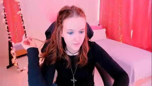 Image 12 of clover_red Stream on Chaturbate on 4 months ago