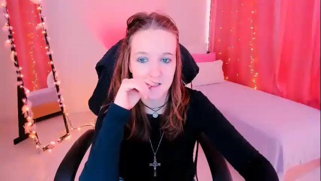 Image 6 of clover_red Stream on Chaturbate on 4 months ago