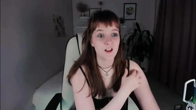 Image 10 of clover_red Stream on Chaturbate on 1 month ago