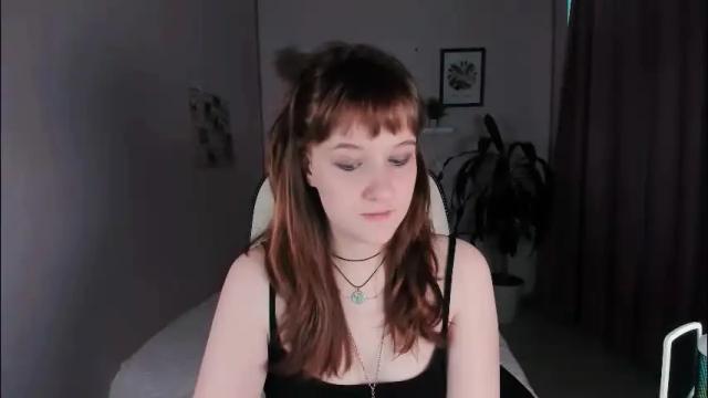 Image 4 of clover_red Stream on Chaturbate on 1 month ago