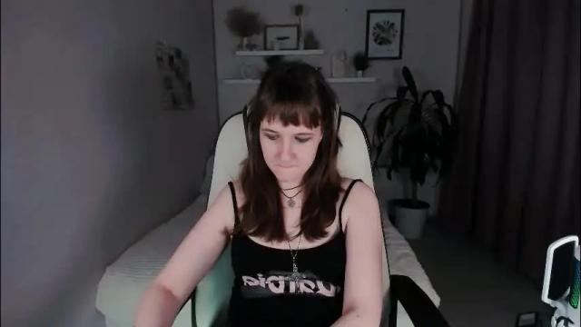 Image 8 of clover_red Stream on Chaturbate on 1 month ago