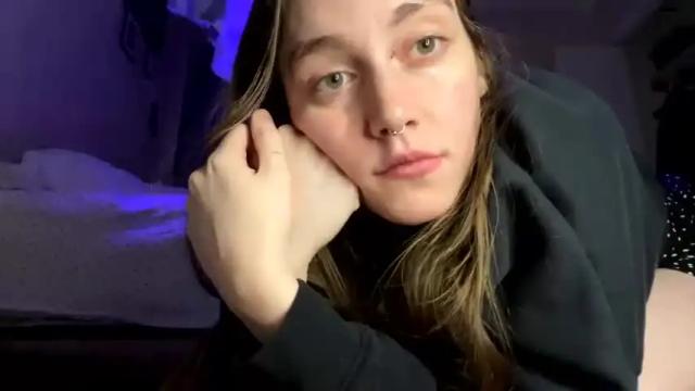 Image 3 of clover_tully Stream on Chaturbate on 14 months ago