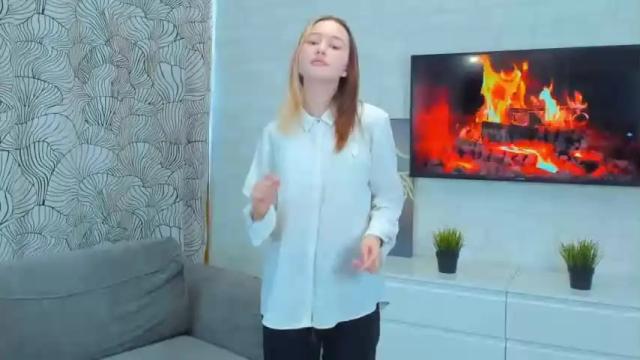 Image 11 of clovergrindell Stream on Chaturbate on 13 months ago