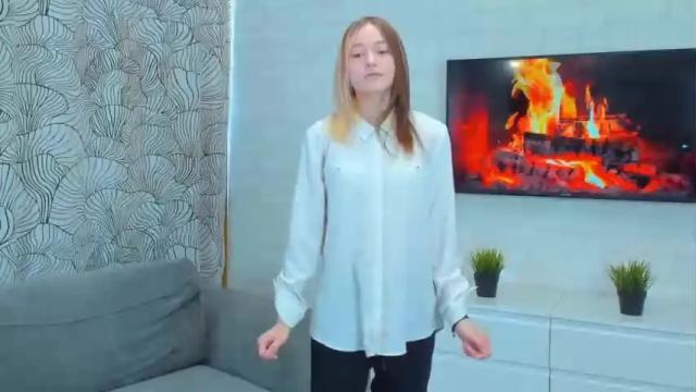 Image 4 of clovergrindell Stream on Chaturbate on 13 months ago