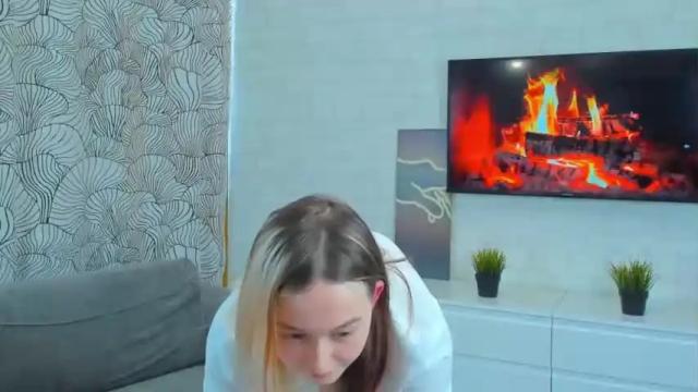 Image 7 of clovergrindell Stream on Chaturbate on 13 months ago