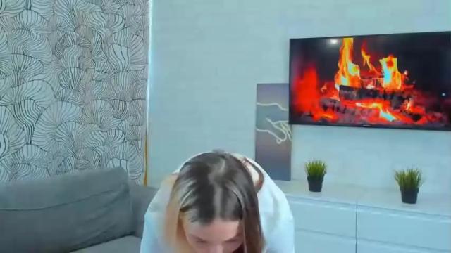 Image 8 of clovergrindell Stream on Chaturbate on 13 months ago