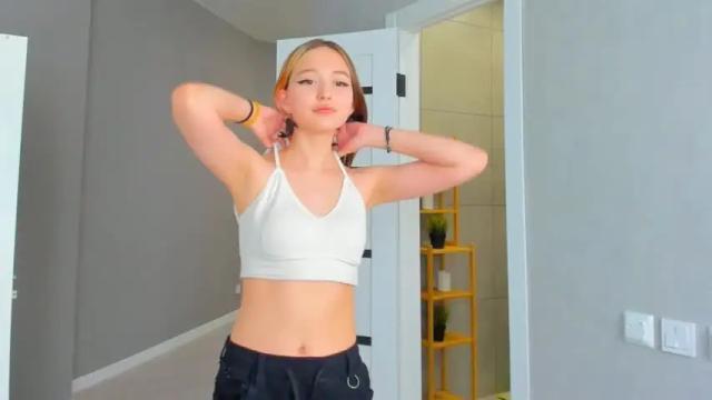 Image 8 of clovergrindell Stream on Chaturbate on 13 months ago