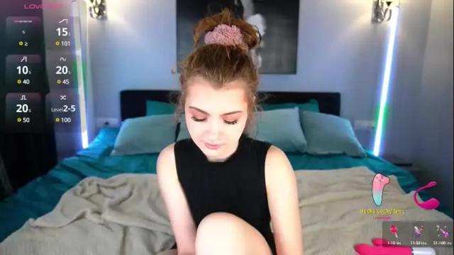 Image 2 of cloverpussy Stream on Chaturbate on 4 months ago