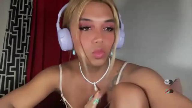 Image 8 of cockprincess_dianna Stream on Chaturbate on 14 months ago