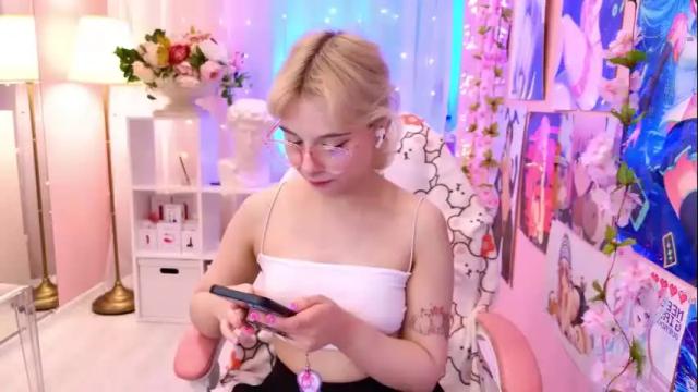 Image 4 of coconut_mia Stream on Chaturbate on 1 month ago