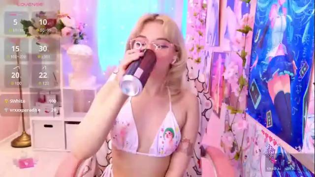 Image 4 of coconut_mia Stream on Chaturbate on 1 month ago