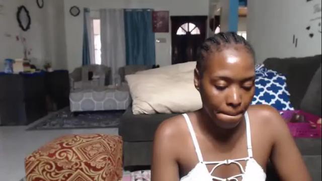 Image 3 of cocoscreamy Stream on Chaturbate on 14 months ago