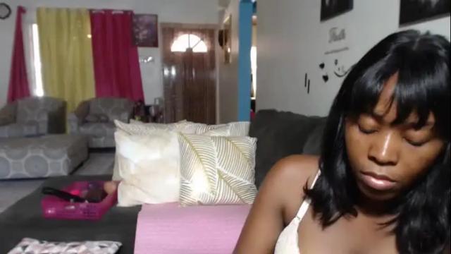Image 11 of cocoscreamy Stream on Chaturbate on 13 months ago