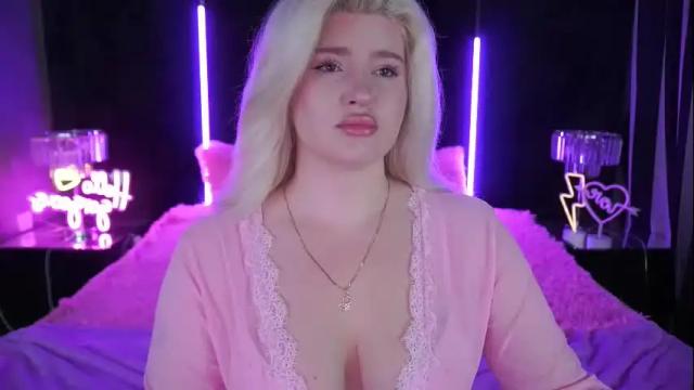 Image 2 of cocosecretss Stream on Chaturbate on 1 month ago