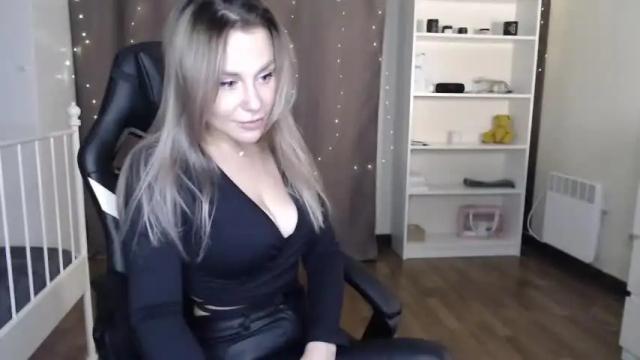 Image 3 of cometoseeme_ Stream on Chaturbate on 16 months ago