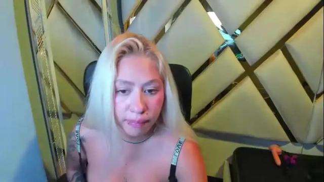 Image 4 of constansblonde Stream on Chaturbate on 6 days ago