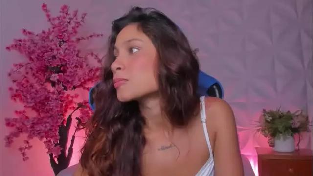 Image 10 of cora22_ Stream on Chaturbate on 1 month ago