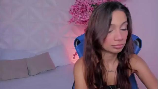 Image 2 of cora22_ Stream on Chaturbate on 26 days ago