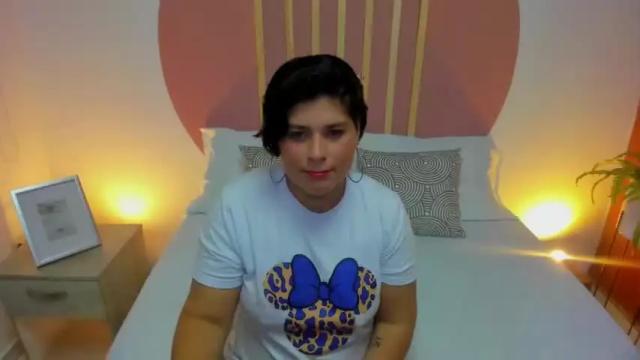 Image 2 of cora_1519 Stream on Chaturbate on 15 months ago