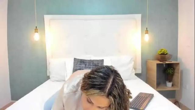 Image 2 of coral_carter Stream on Chaturbate on 1 month ago
