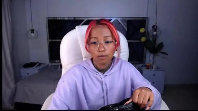 Image 2 of coral_winx Stream on Chaturbate on 16 months ago