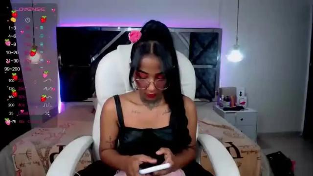 Image 2 of coral_winx Stream on Chaturbate on 14 months ago
