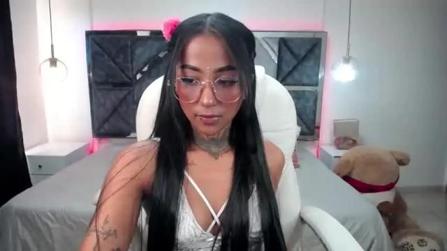 Image 2 of coral_winx Stream on Chaturbate on 13 months ago